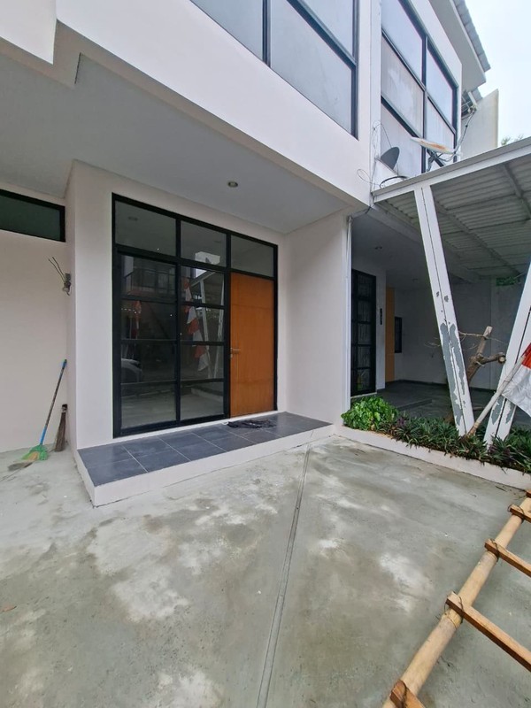Rumah Cantik 2 Lantai di Ciputat Siap Huni dengan 3 KT dan 2+1 KM sudah SHM@Ciputat