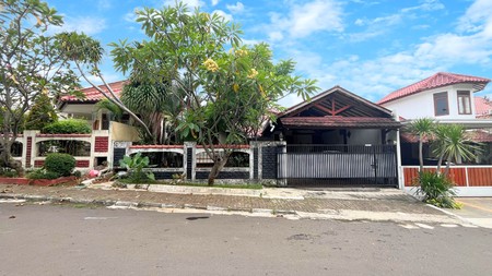 Rumah Luas Lengkap Halaman Belakang Dalam Komplek Premium di Cinere