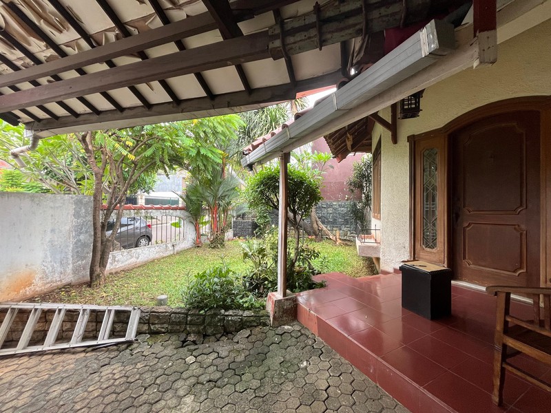 Rumah Luas Lengkap Halaman Belakang Dalam Komplek Premium di Cinere