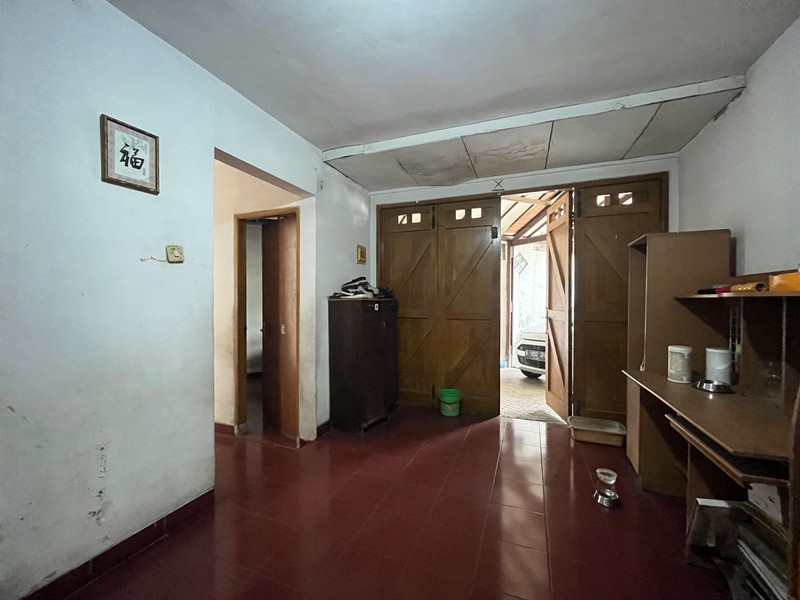 Rumah Luas Lengkap Halaman Belakang Dalam Komplek Premium di Cinere