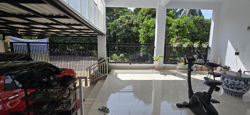 Spesial Rumah depan LITTLE FOREST jogging track di Puspita Loka BSD City