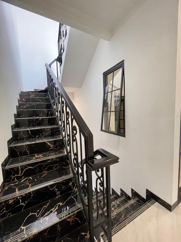 Dijual Rumah Mewah 3 Lantai Bergaya American Classic di Jagakarsa