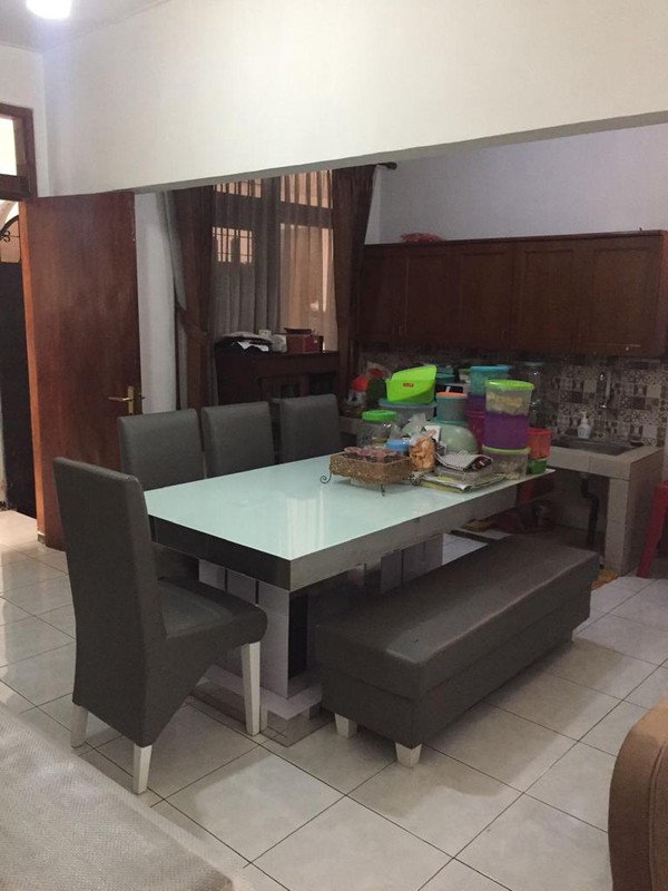 Rumah Keluarga Menawan di Parakan Asri Bandung