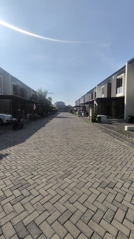 Jual Rumah 2 lantai murah di Central Park Juanda