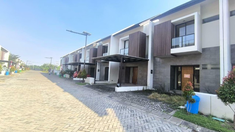 Jual Rumah 2 lantai murah di Central Park Juanda