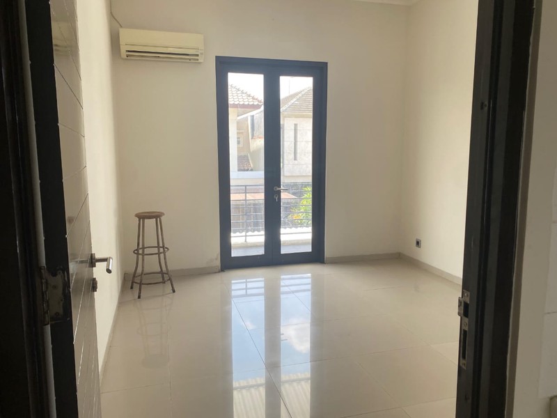 Disewakan Rumah 2 lantai Minimalis siap huni/kondisi istimewa Prambanan Residence