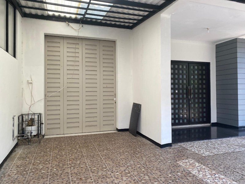 Disewakan Rumah 2 lantai Minimalis siap huni/kondisi istimewa Prambanan Residence
