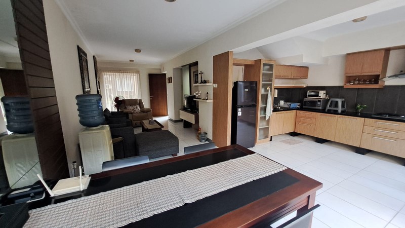 Rumah Dalam Perum Dekat Ambarukmo Plaza, Caturtunggal, Depok, Sleman