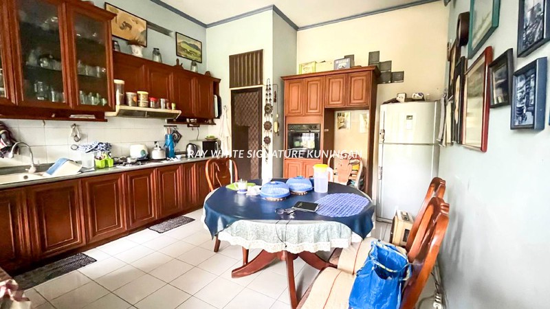 Rumah Tua Hitung Tanah di Komplek Deplu Pondok Aren Lokasi Aman
