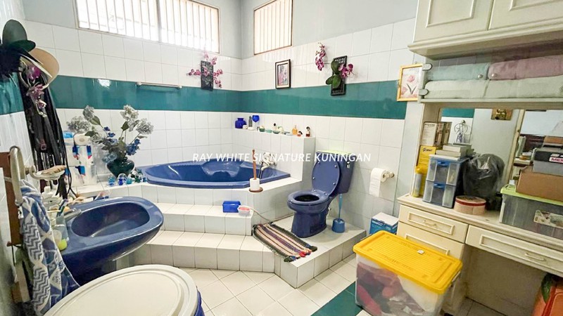 Rumah Tua Hitung Tanah di Komplek Deplu Pondok Aren Lokasi Aman