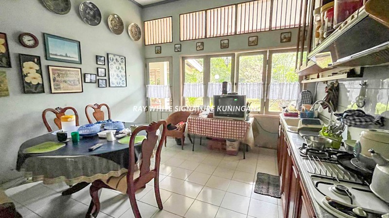 Rumah Tua Hitung Tanah di Komplek Deplu Pondok Aren Lokasi Aman