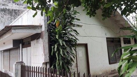 STRATEGIS! Tanah Luas Plus Bangunan di Otto Iskandardinata, Bandung!