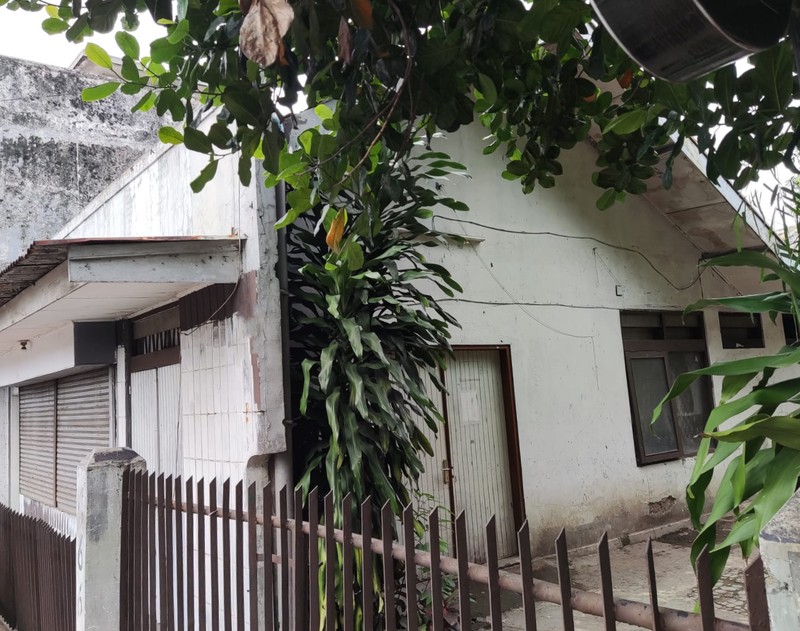 STRATEGIS! Tanah Luas Plus Bangunan di Otto Iskandardinata, Bandung!