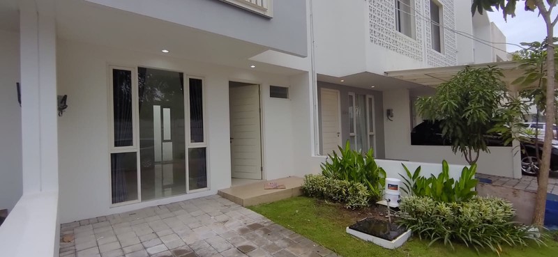 Murah 1 Milyar-an Dijual Rumah Dian Istana Residence Oasia - wiyung Surabaya  - New Modern Spesial 3 Kamar Tidur  Dekat Graha Famili, Royal Residence, Pakuwon Mall