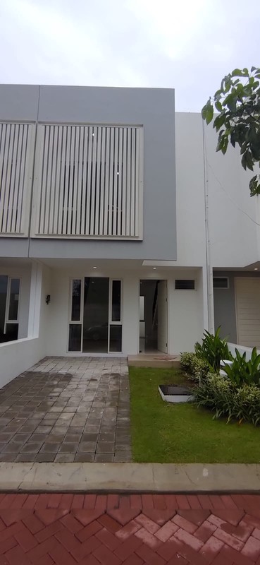 Murah 1 Milyar-an Dijual Rumah Dian Istana Residence Oasia - wiyung Surabaya  - New Modern Spesial 3 Kamar Tidur  Dekat Graha Famili, Royal Residence, Pakuwon Mall