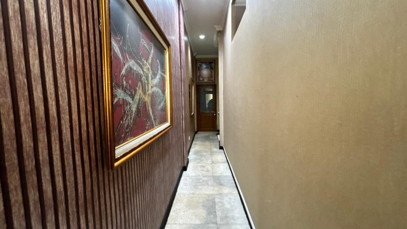 Ruang Kantor Hanya Satu Lantai Siap Huni, Di Ruko Royal Palace, Tebet, Jakarta Selatan