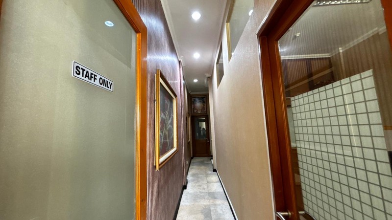 Ruang Kantor Hanya Satu Lantai Siap Huni, Di Ruko Royal Palace, Tebet, Jakarta Selatan