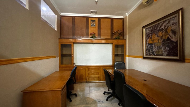 Ruang Kantor Hanya Satu Lantai Siap Huni, Di Ruko Royal Palace, Tebet, Jakarta Selatan