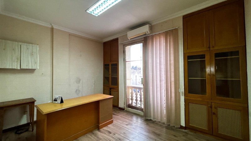 Ruang Kantor Hanya Satu Lantai Siap Huni, Di Ruko Royal Palace, Tebet, Jakarta Selatan
