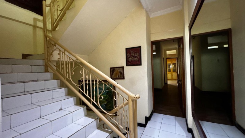 Ruang Kantor Hanya Satu Lantai Siap Huni, Di Ruko Royal Palace, Tebet, Jakarta Selatan