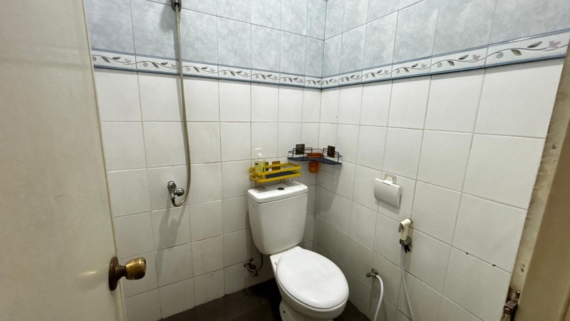 Ruang Kantor Hanya Satu Lantai Siap Huni, Di Ruko Royal Palace, Tebet, Jakarta Selatan