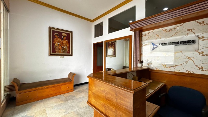 Ruang Kantor Hanya Satu Lantai Siap Huni, Di Ruko Royal Palace, Tebet, Jakarta Selatan