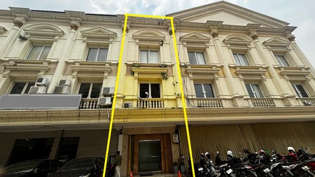 Ruang Kantor Hanya Satu Lantai Siap Huni, Di Ruko Royal Palace, Tebet, Jakarta Selatan