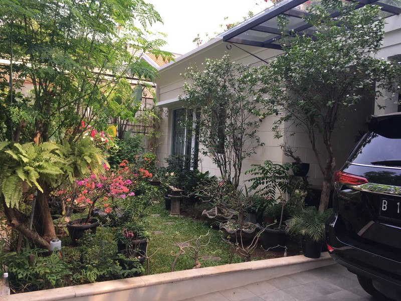 Dijual Rumah siap huni , lokasi nyaman di Menteng, Jakarta Pusat