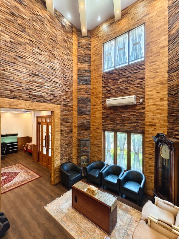 Tanah besar di De Latinos, dekat Exit Tol BSD