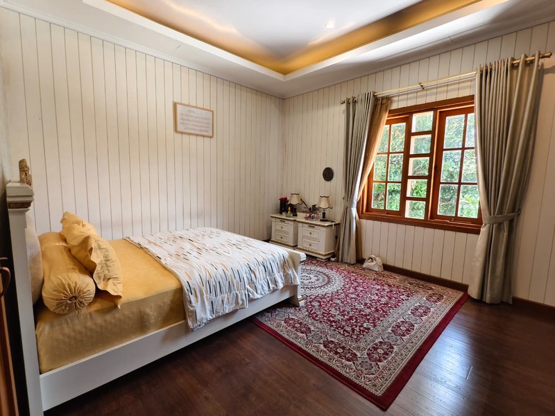 Tanah besar di De Latinos, dekat Exit Tol BSD