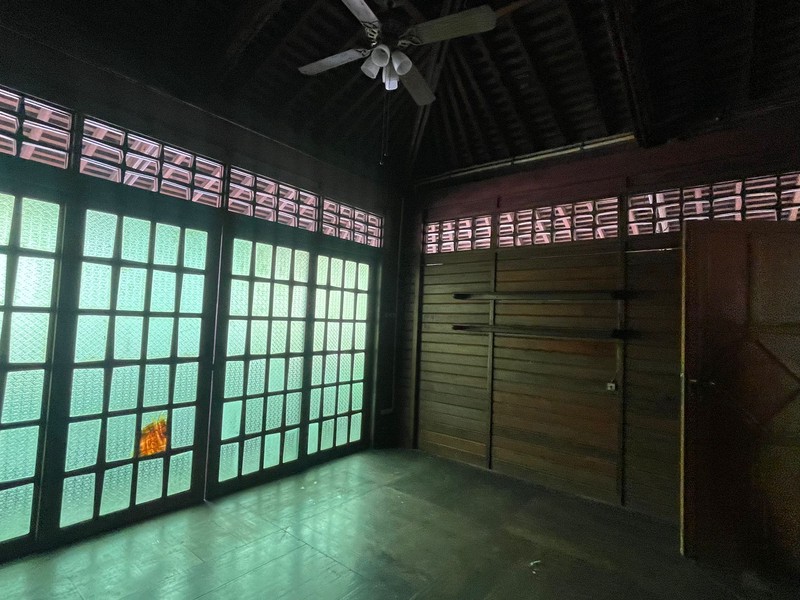 Turun Harga Rumah Unik Artistik Kayu  Merbau , Cozy, Homy - 2 Lantai di Jl. Jambore Cibubur 