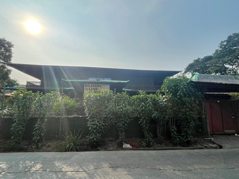 Turun Harga Rumah Unik Artistik Kayu  Merbau , Cozy, Homy - 2 Lantai di Jl. Jambore Cibubur 