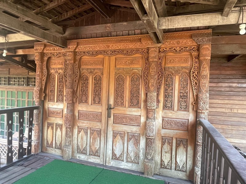 Turun Harga Rumah Unik Artistik Kayu  Merbau , Cozy, Homy - 2 Lantai di Jl. Jambore Cibubur 