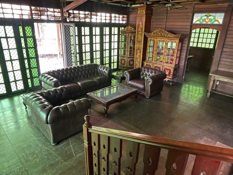 Turun Harga Rumah Unik Artistik Kayu  Merbau , Cozy, Homy - 2 Lantai di Jl. Jambore Cibubur 