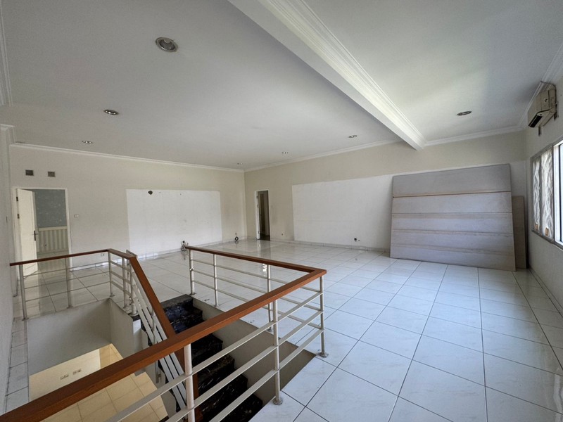 Rumah Lux Unfurnished di Maindroad Setiabudi, Bandung