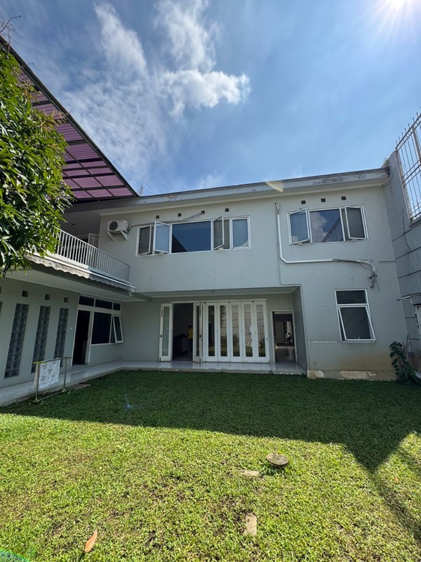 Rumah Lux Unfurnished di Maindroad Setiabudi, Bandung