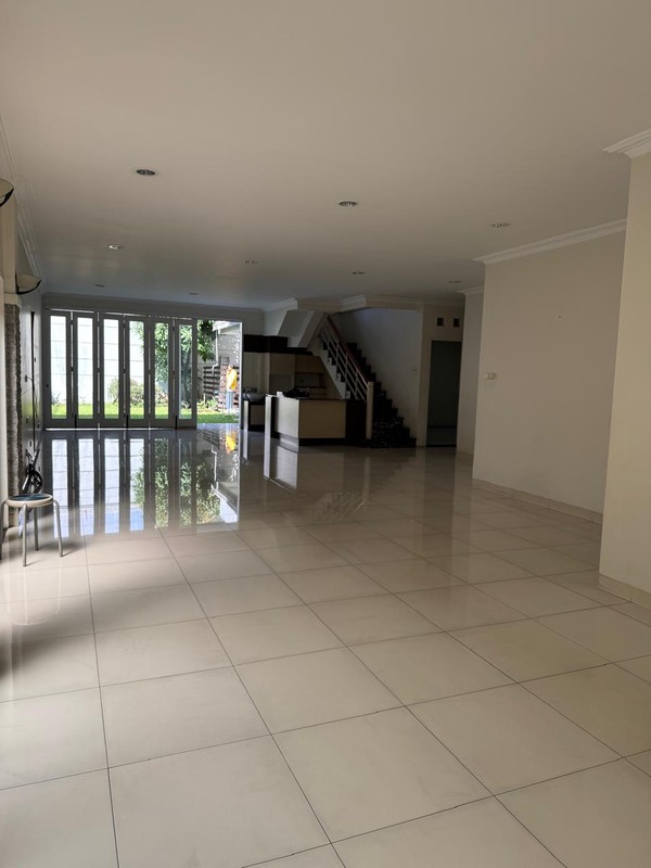 Rumah Lux Unfurnished di Maindroad Setiabudi, Bandung