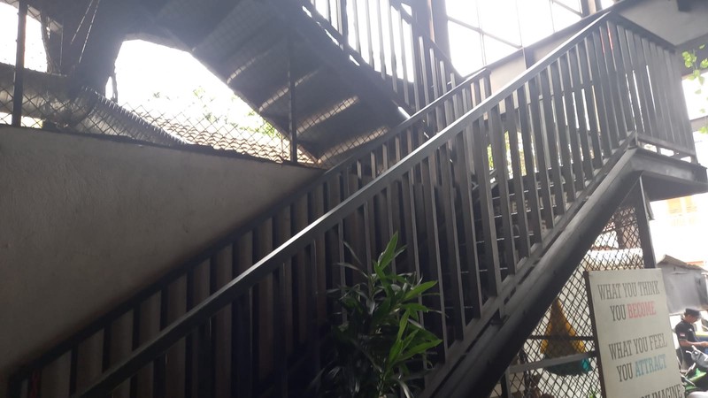 Bangunan Komersial 2,5 Lantai dengan Luas 483 m2 Lokasi Strategis di Tebet Jaksel