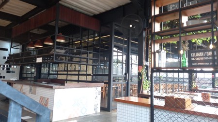 Bangunan Komersial 2,5 Lantai dengan Luas 483 m2 Lokasi Strategis di Tebet Jaksel