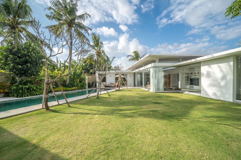 Freehold - Timeless Tropical Villa with Sophisticated Charm in Umalas