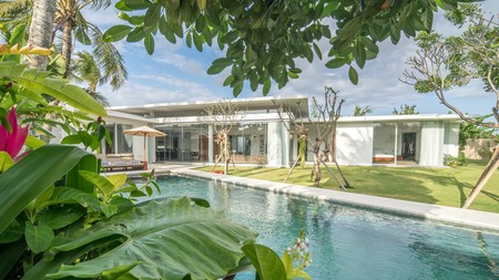 Freehold - Timeless Tropical Villa with Sophisticated Charm in Umalas