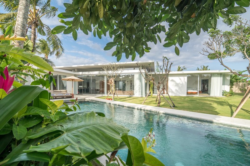 Freehold - Timeless Tropical Villa with Sophisticated Charm in Umalas