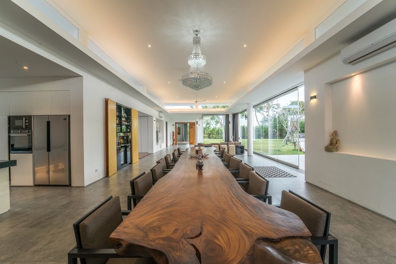 Freehold - Timeless Tropical Villa with Sophisticated Charm in Umalas