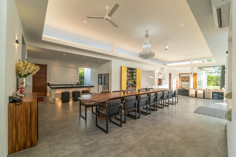Freehold - Timeless Tropical Villa with Sophisticated Charm in Umalas