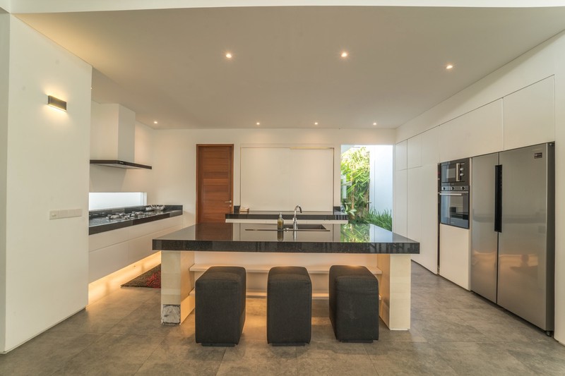 Freehold - Timeless Tropical Villa with Sophisticated Charm in Umalas
