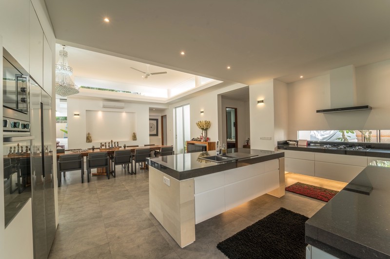 Freehold - Timeless Tropical Villa with Sophisticated Charm in Umalas