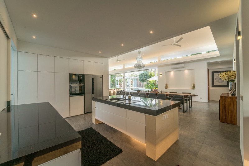 Freehold - Timeless Tropical Villa with Sophisticated Charm in Umalas