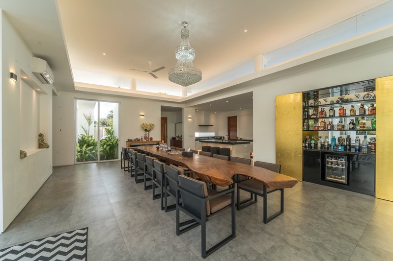 Freehold - Timeless Tropical Villa with Sophisticated Charm in Umalas