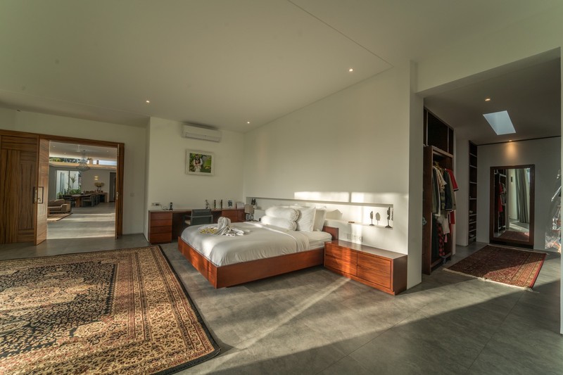 Freehold - Timeless Tropical Villa with Sophisticated Charm in Umalas