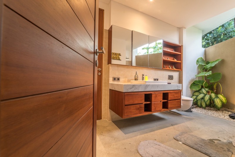 Freehold - Timeless Tropical Villa with Sophisticated Charm in Umalas